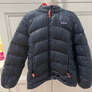 Girls Patagonia hooded puffy jacket